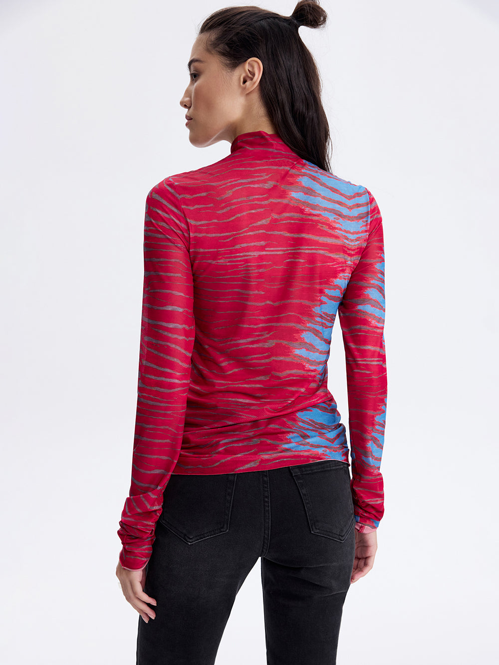 PRAS printed mesh top in red and blue, back