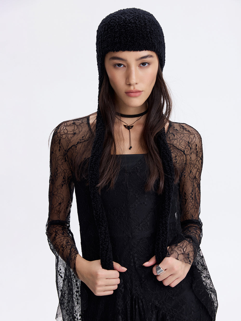 Knit Bonnet with Ties — Black