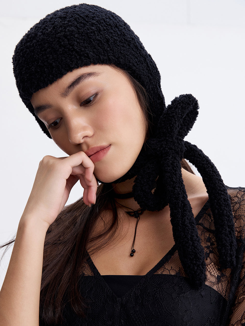 Knit Bonnet with Ties — Black