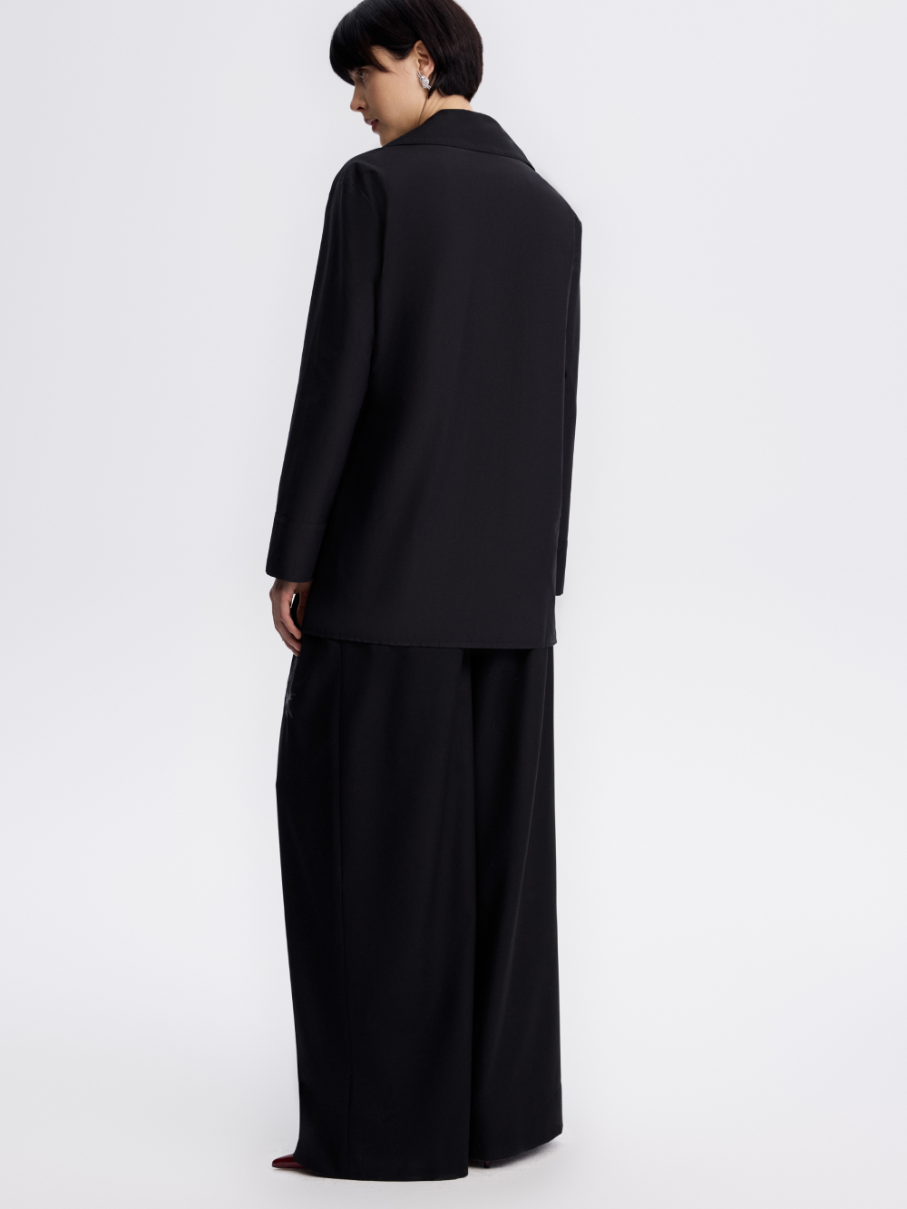 PRAS wrap shirt, back, full length