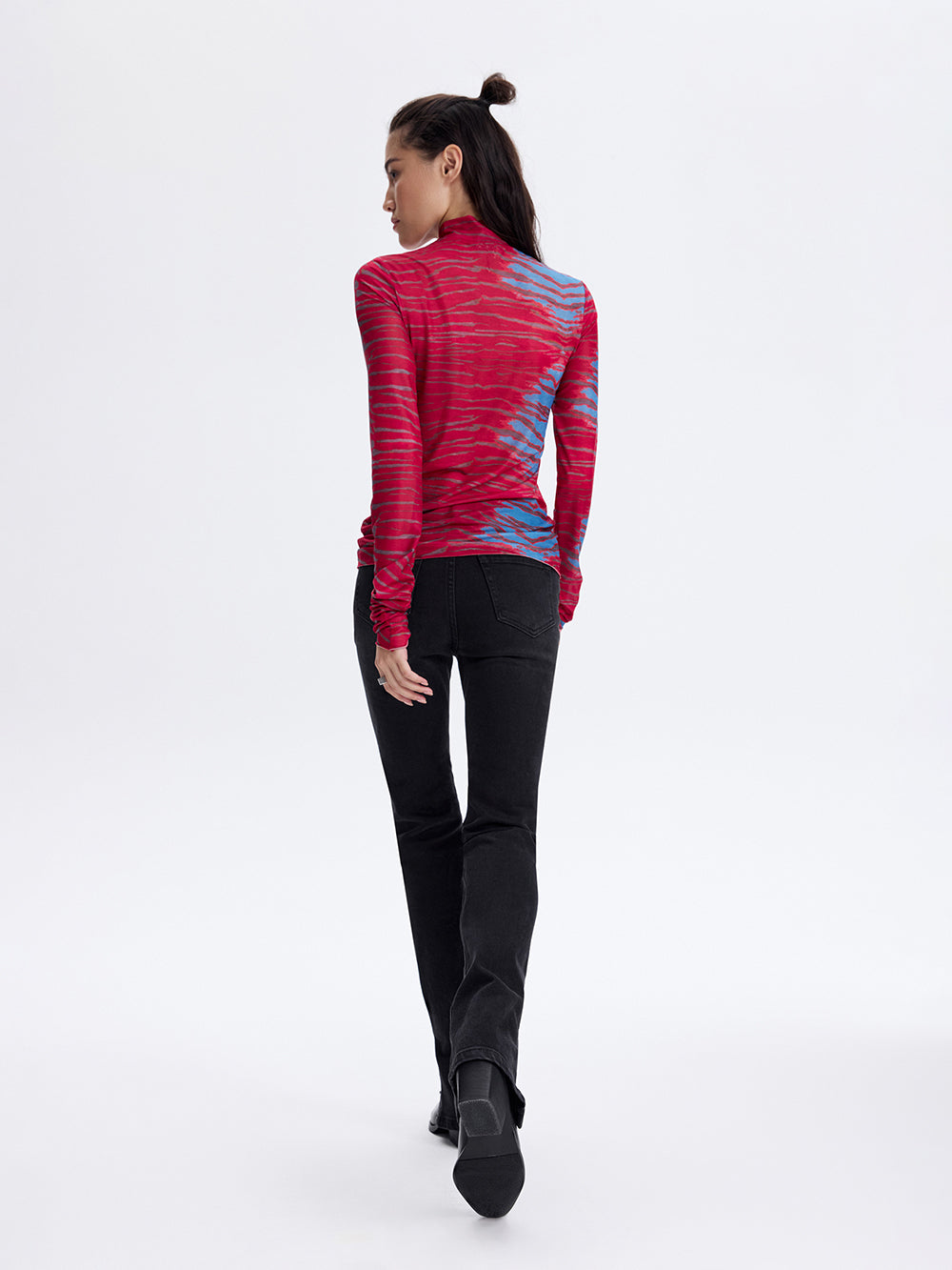 PRAS printed mesh top in red and blue, back, full length
