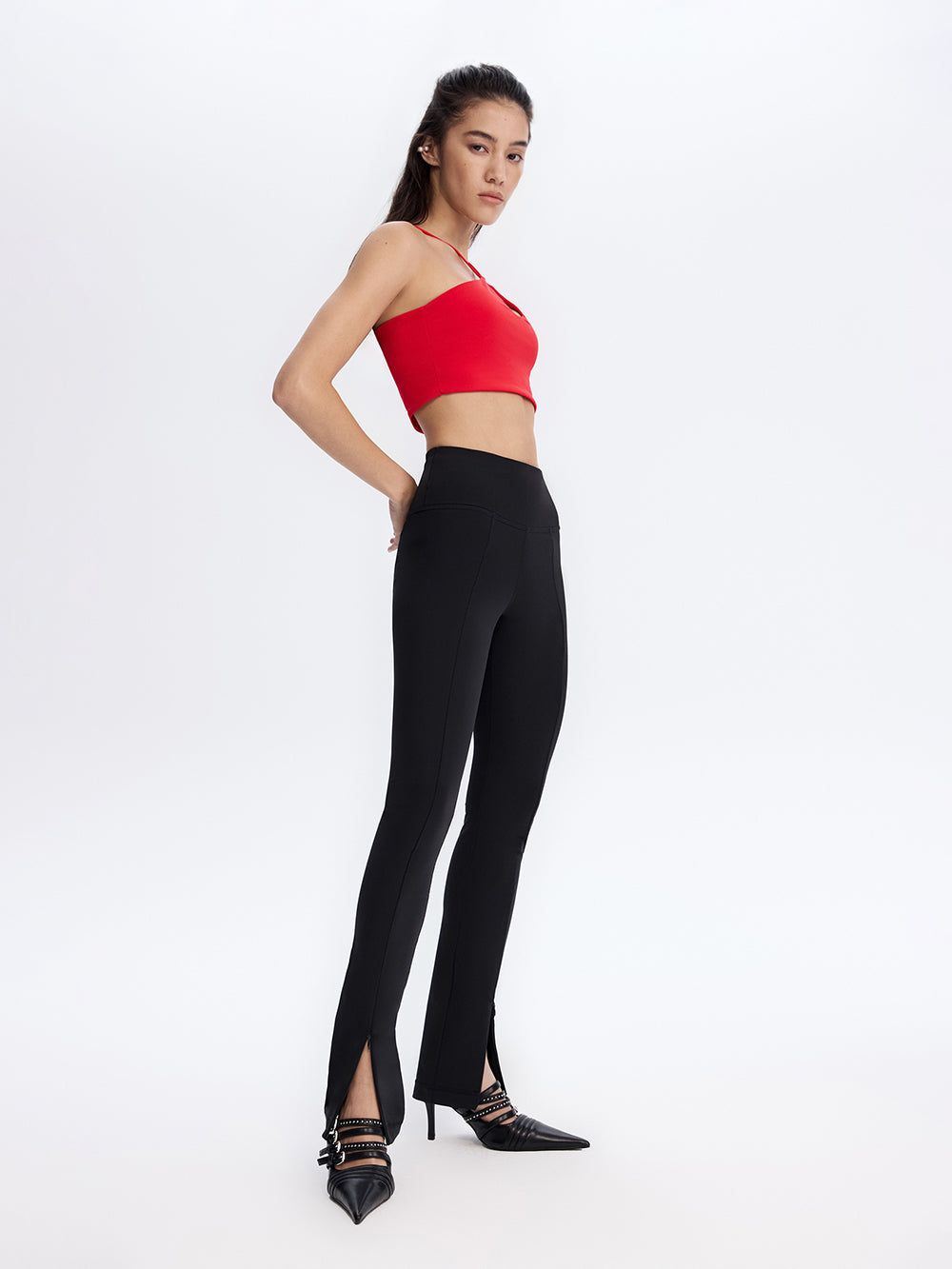 PRAS zip slit leggings, three-quarter, hand on hip