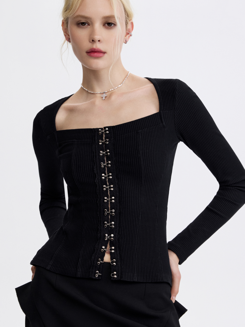 PRAS hook-front rib top, front close-up