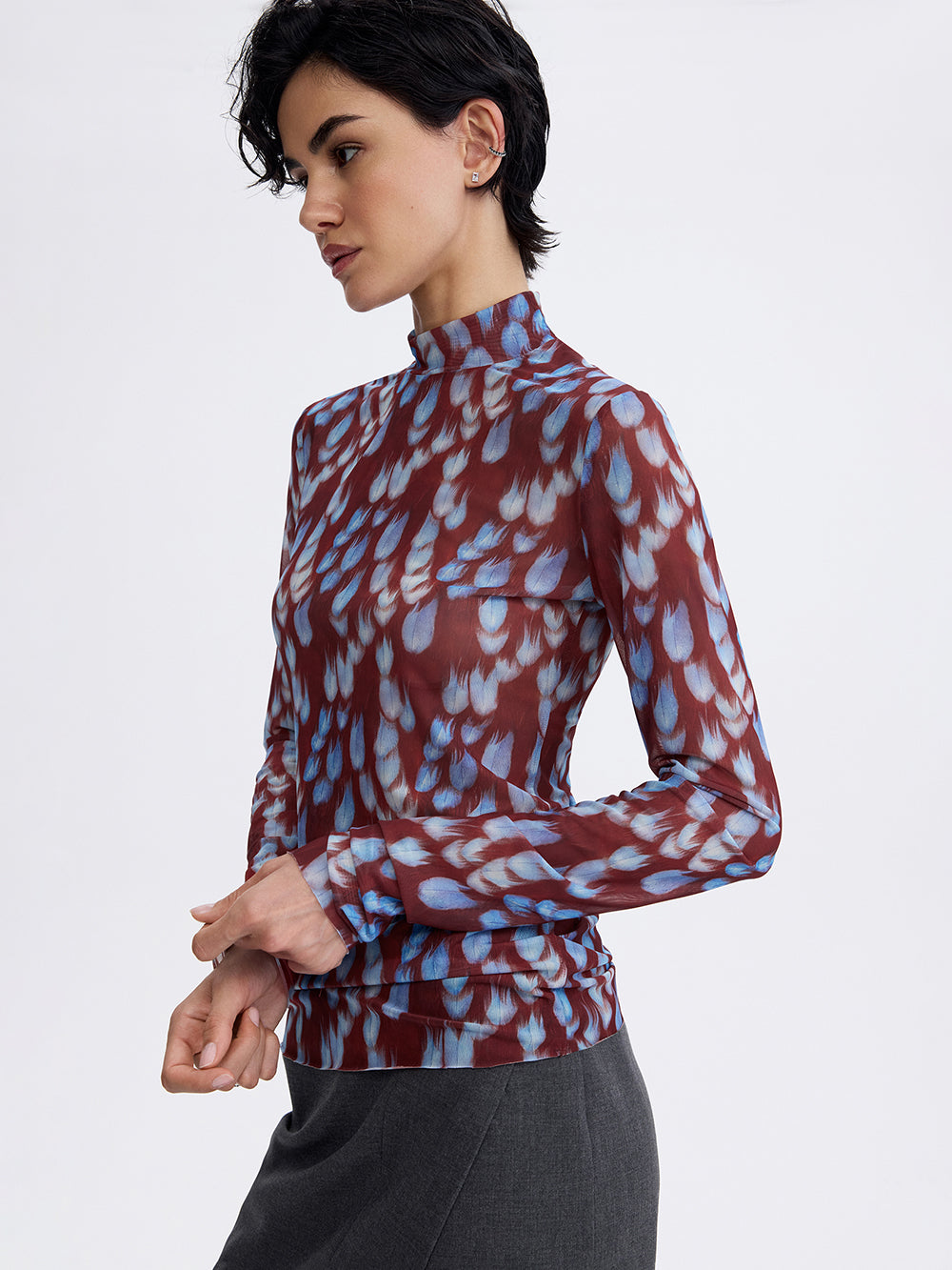 PRAS printed mesh top in burgundy and blue, profile