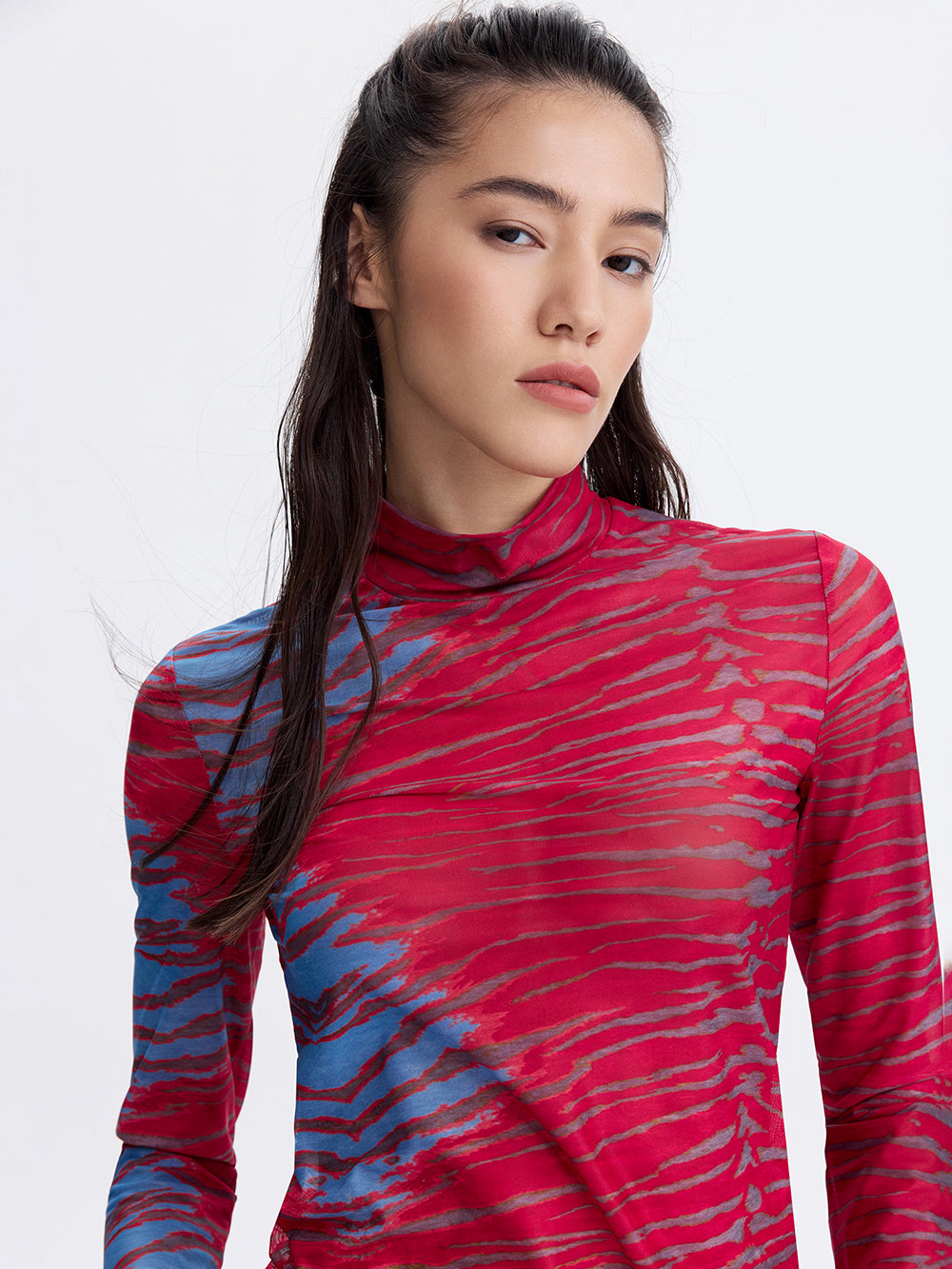 PRAS printed mesh top in red and blue, print close up