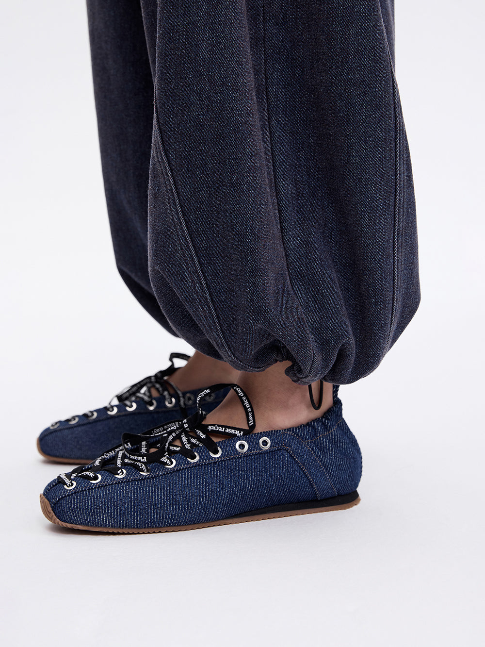 Gathered ankle detail