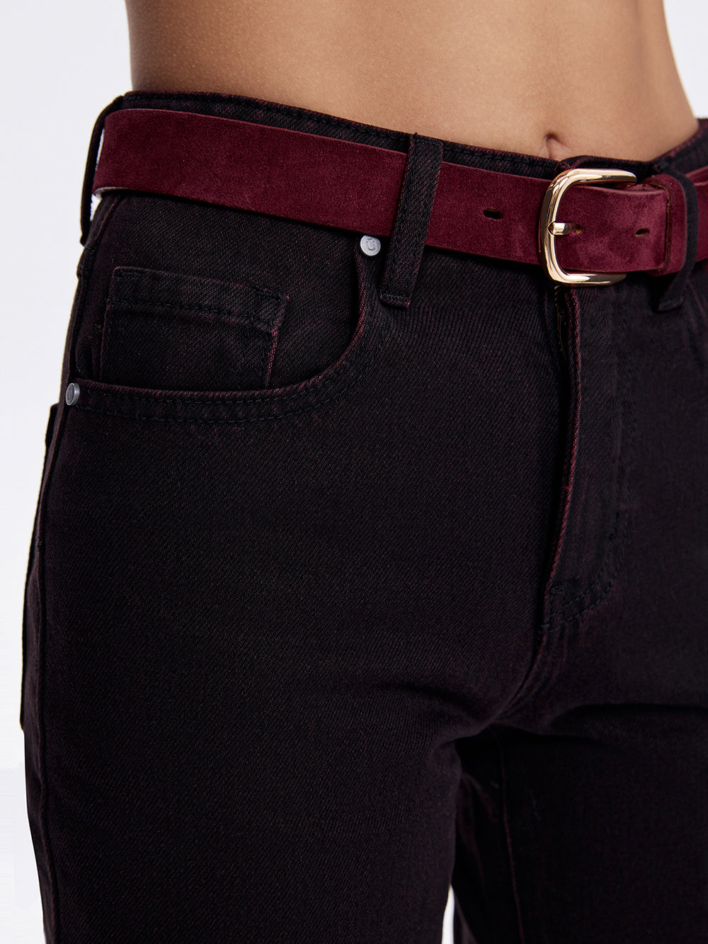 Waist and belt detail