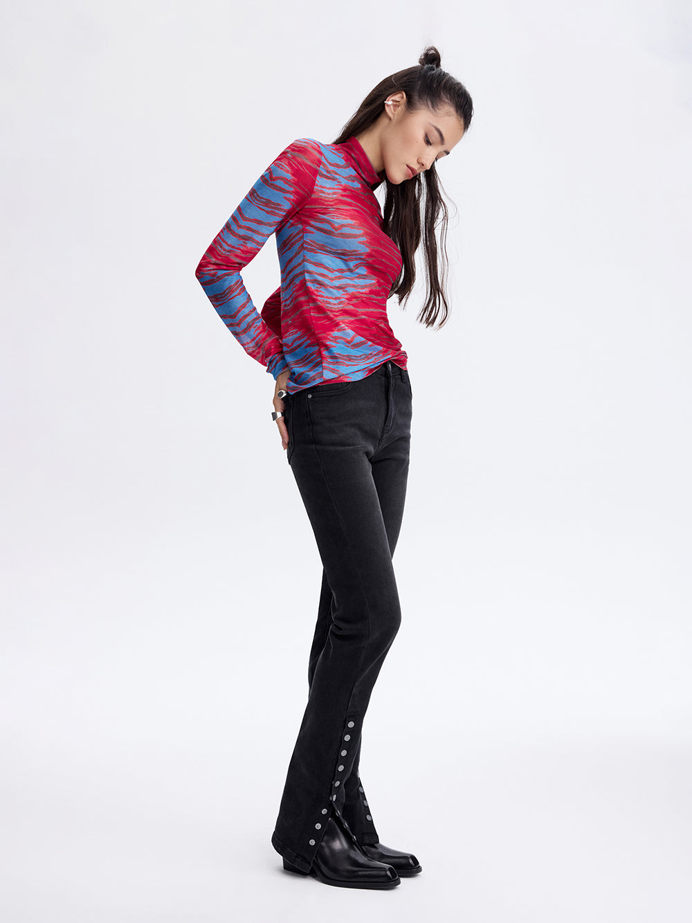 PRAS printed mesh top in red and blue, side