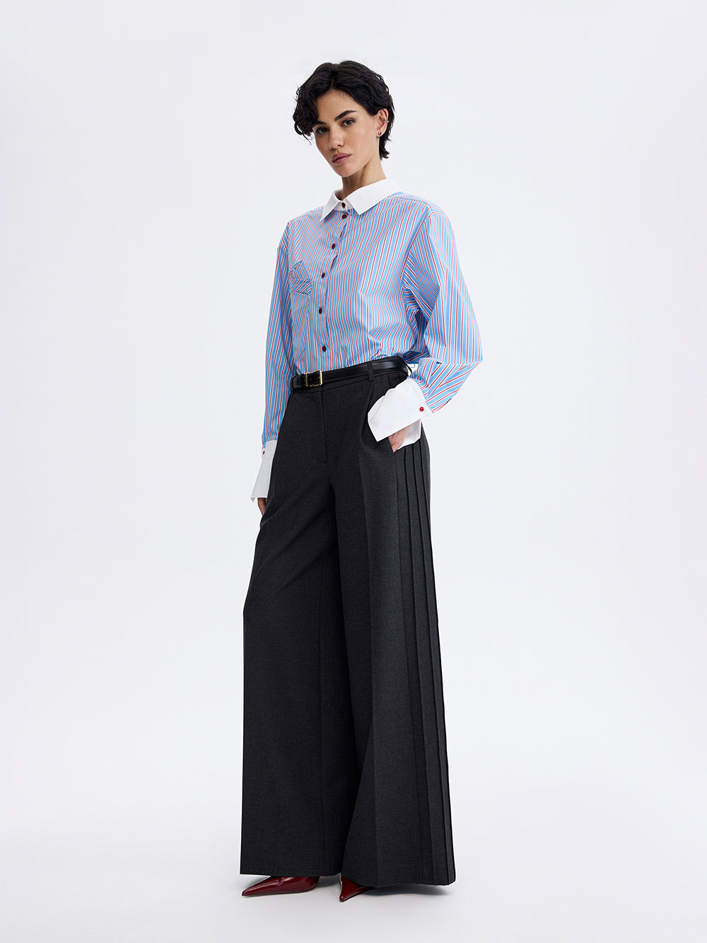 PRAS relief palazzo trousers in dark grey, hand in pocket