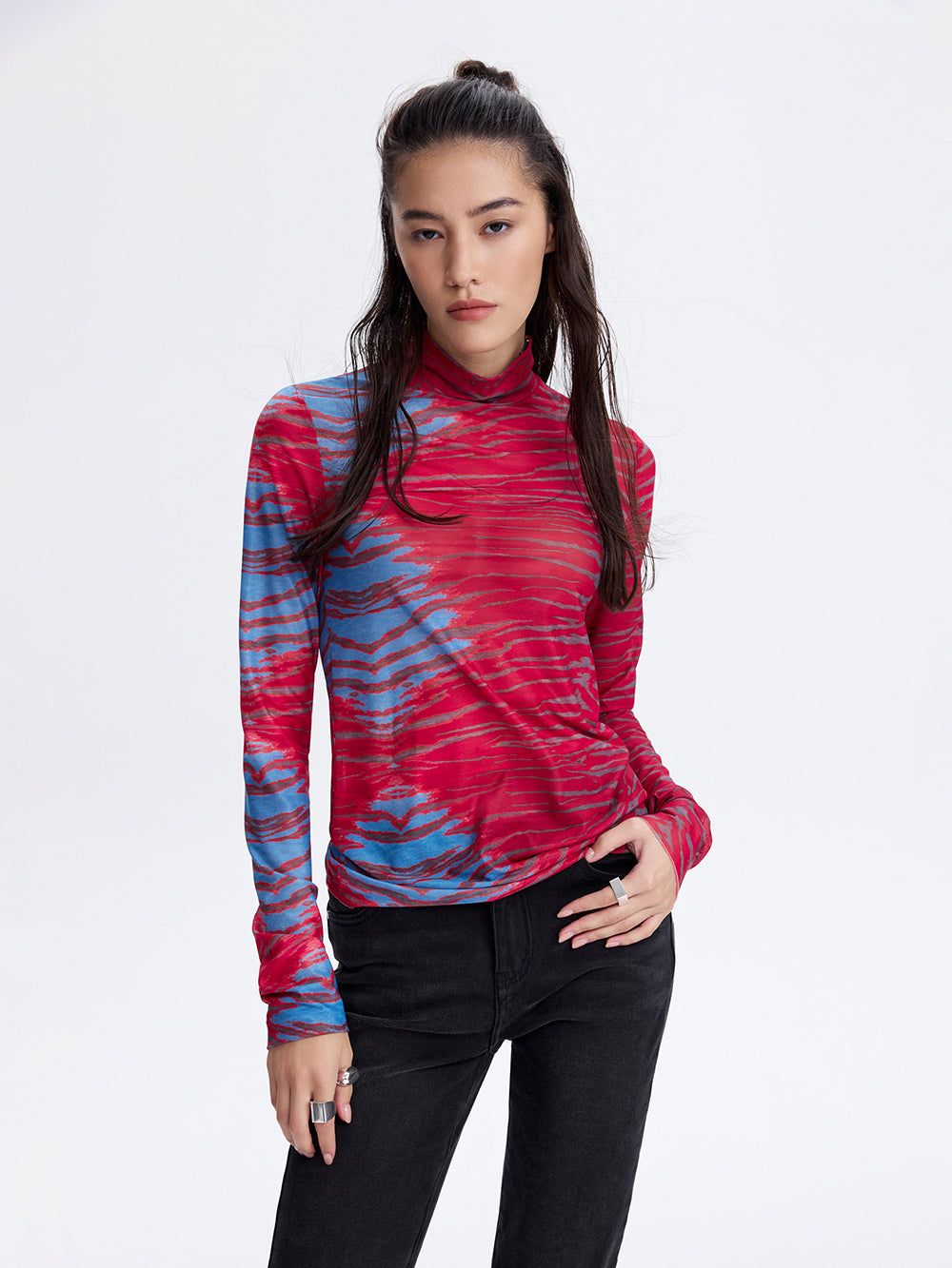 PRAS printed mesh top in red and blue, front
