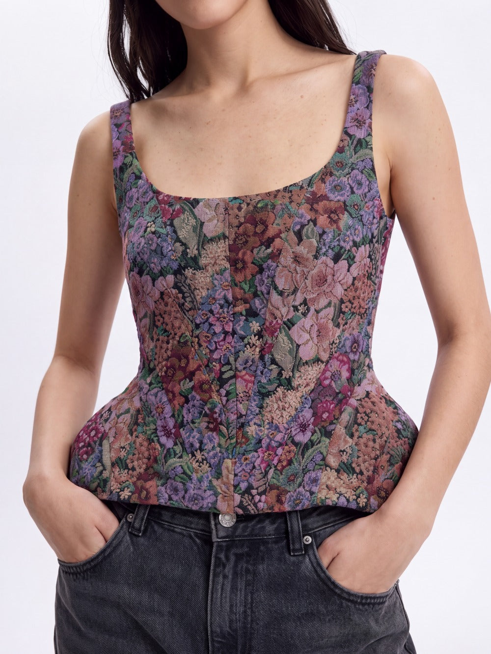 Detail of the shaped waist