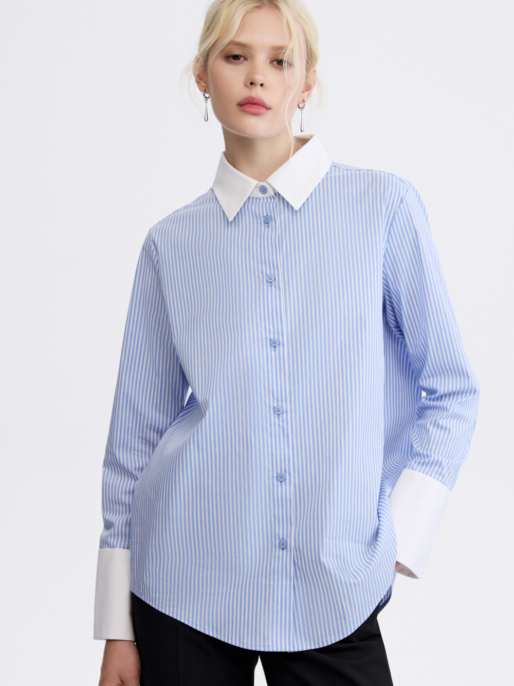 PRAS contrast collar shirt in blue stripe, front