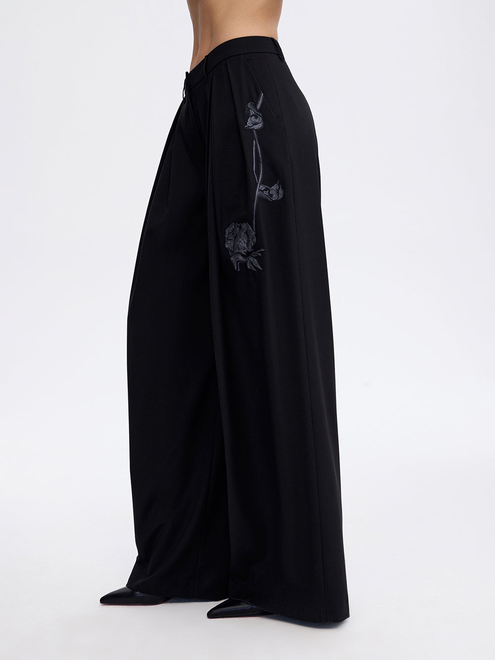 Pantalón ancho bordado