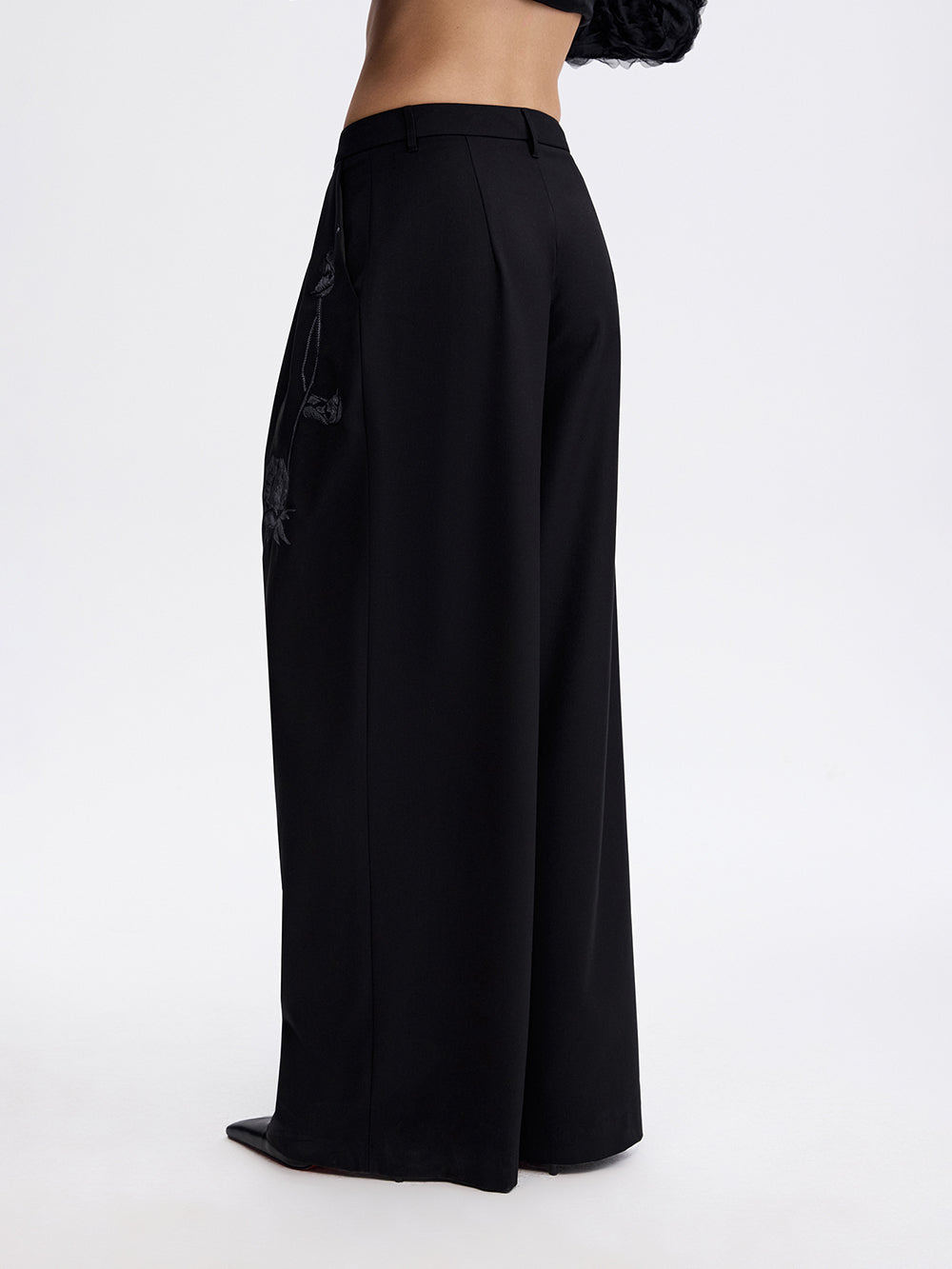 Pantalón ancho bordado